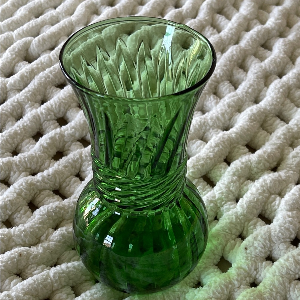Vintage Anchor Hocking,Green optic,swirl,Glass Vase. 6.5 in tall. No flaws.